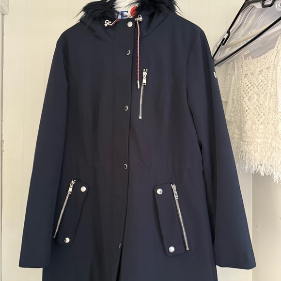Lightly worn Tommy jacket ! Perfect for winter - Picture 1 of 12
